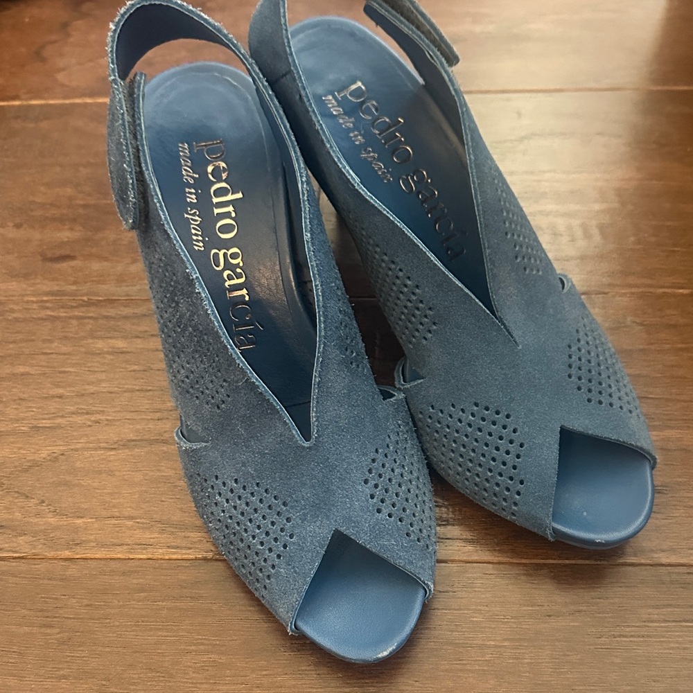 PEDRO GARCIA blue suede sling back heels 38 8